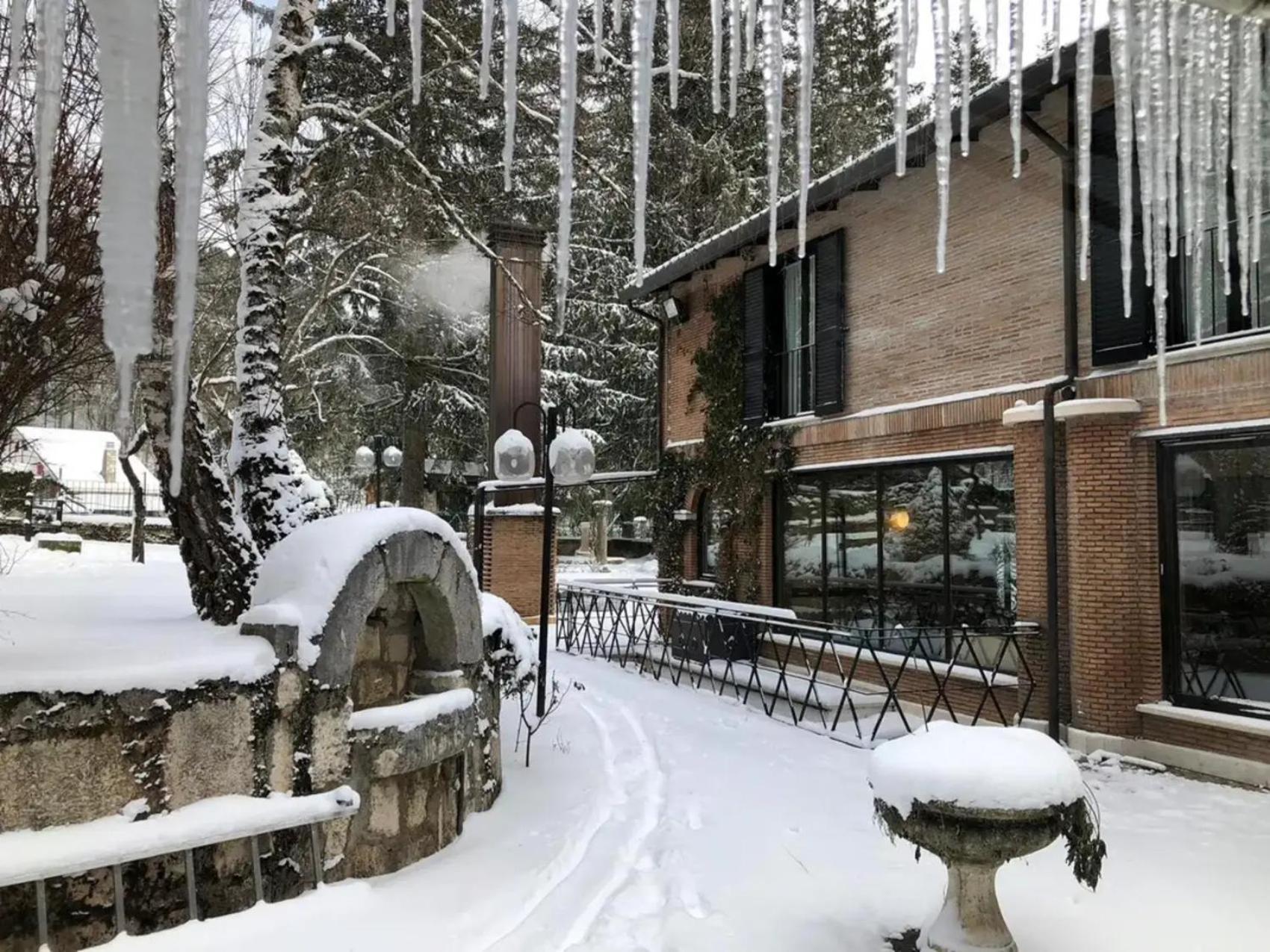 Lh Albergo Il Picchio Пескасероли Екстериор снимка