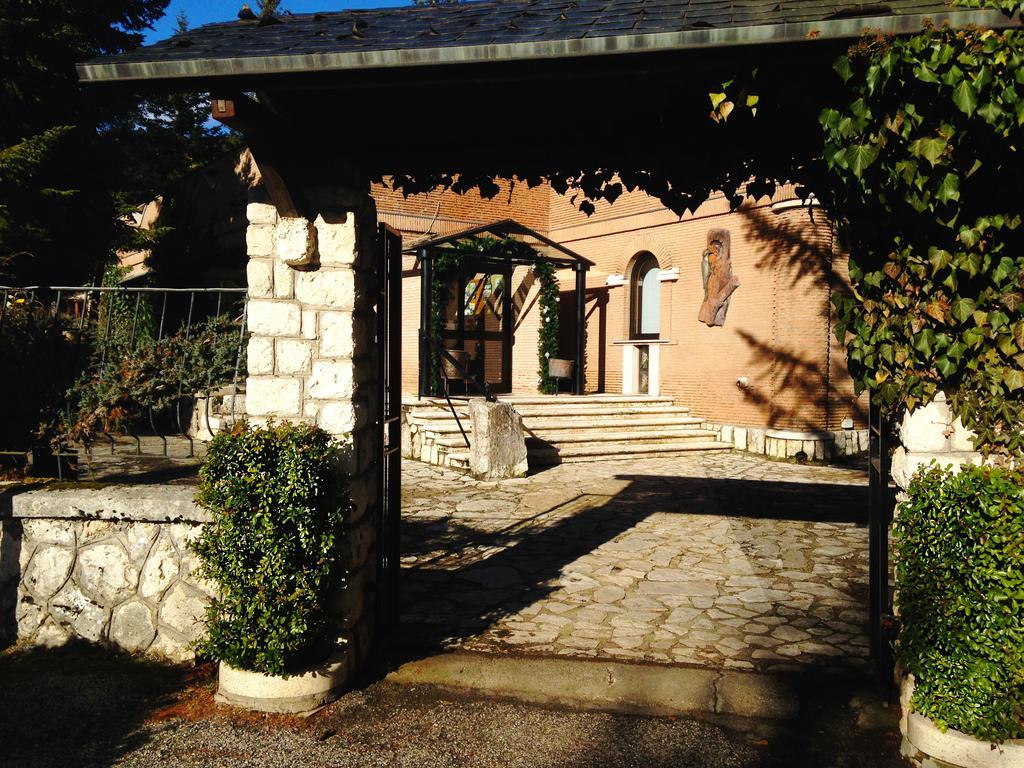 Lh Albergo Il Picchio Пескасероли Екстериор снимка