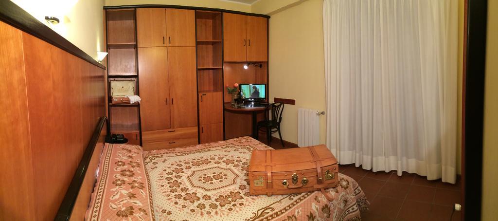 Lh Albergo Il Picchio Пескасероли Стая снимка