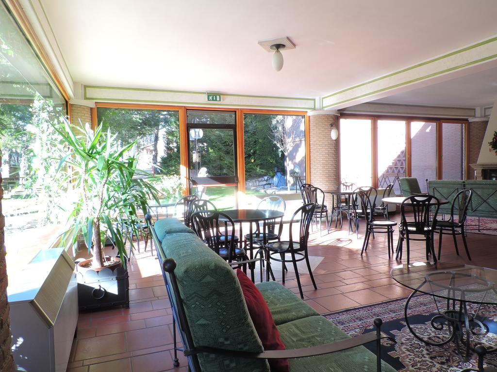 Lh Albergo Il Picchio Пескасероли Екстериор снимка